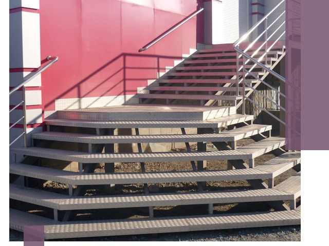 Лестницы для магазина в Луховицах — изготовление и монтаж